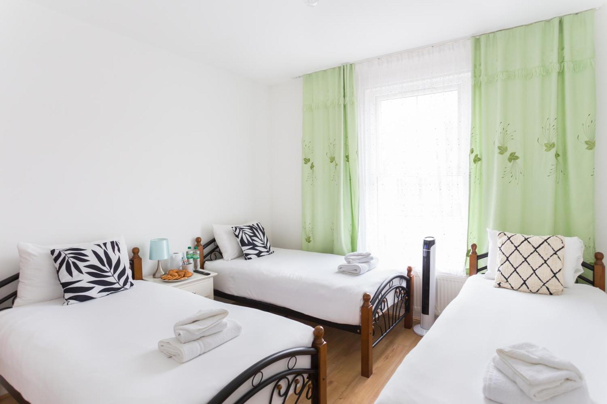 Wood Green Budget Rooms - Next To Mall & Metro Station - 10 Min To City Center Londyn Zewnętrze zdjęcie