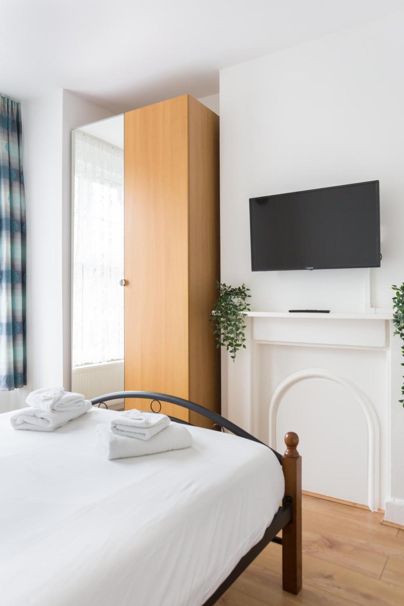 Wood Green Budget Rooms - Next To Mall & Metro Station - 10 Min To City Center Londyn Zewnętrze zdjęcie