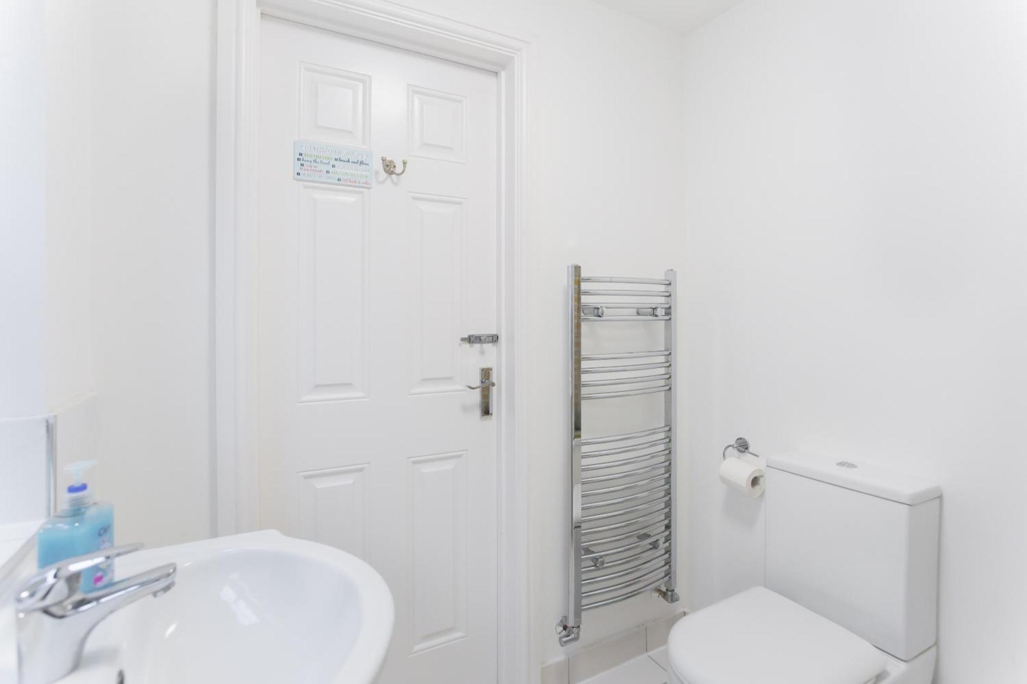 Wood Green Budget Rooms - Next To Mall & Metro Station - 10 Min To City Center Londyn Zewnętrze zdjęcie