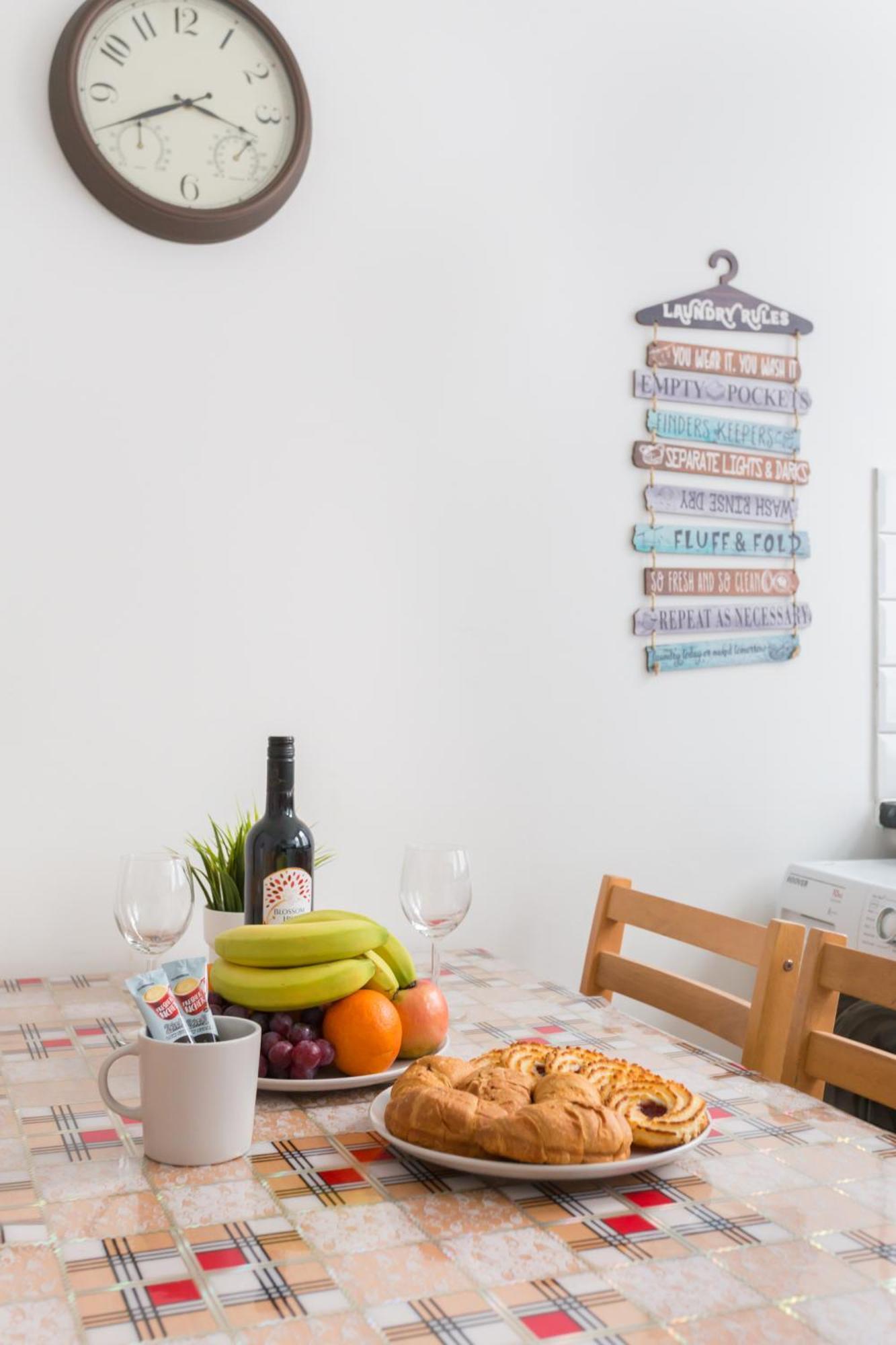 Wood Green Budget Rooms - Next To Mall & Metro Station - 10 Min To City Center Londyn Zewnętrze zdjęcie
