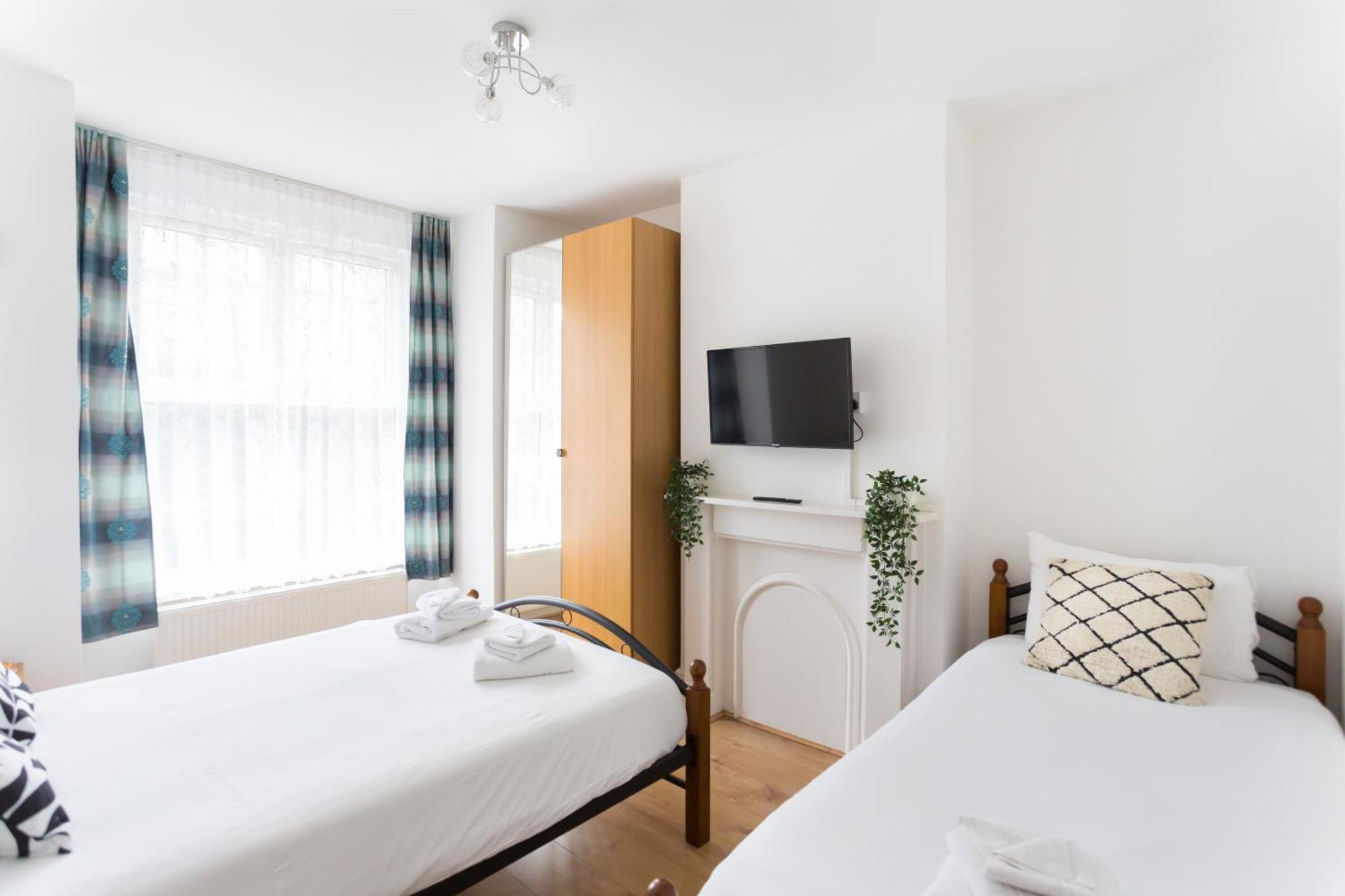 Wood Green Budget Rooms - Next To Mall & Metro Station - 10 Min To City Center Londyn Zewnętrze zdjęcie