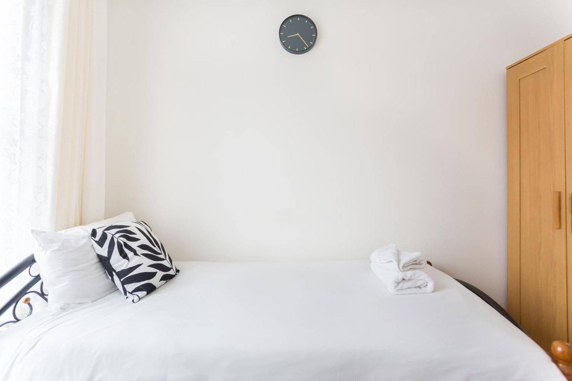 Wood Green Budget Rooms - Next To Mall & Metro Station - 10 Min To City Center Londyn Zewnętrze zdjęcie