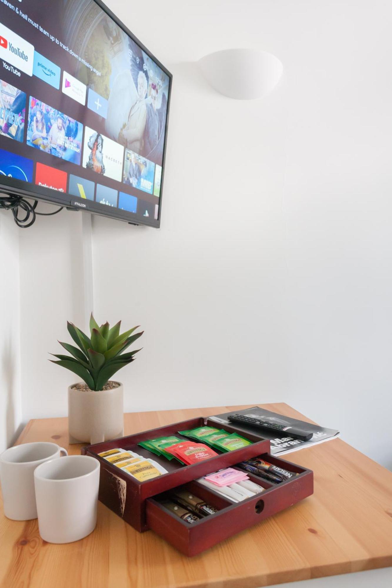 Wood Green Budget Rooms - Next To Mall & Metro Station - 10 Min To City Center Londyn Zewnętrze zdjęcie
