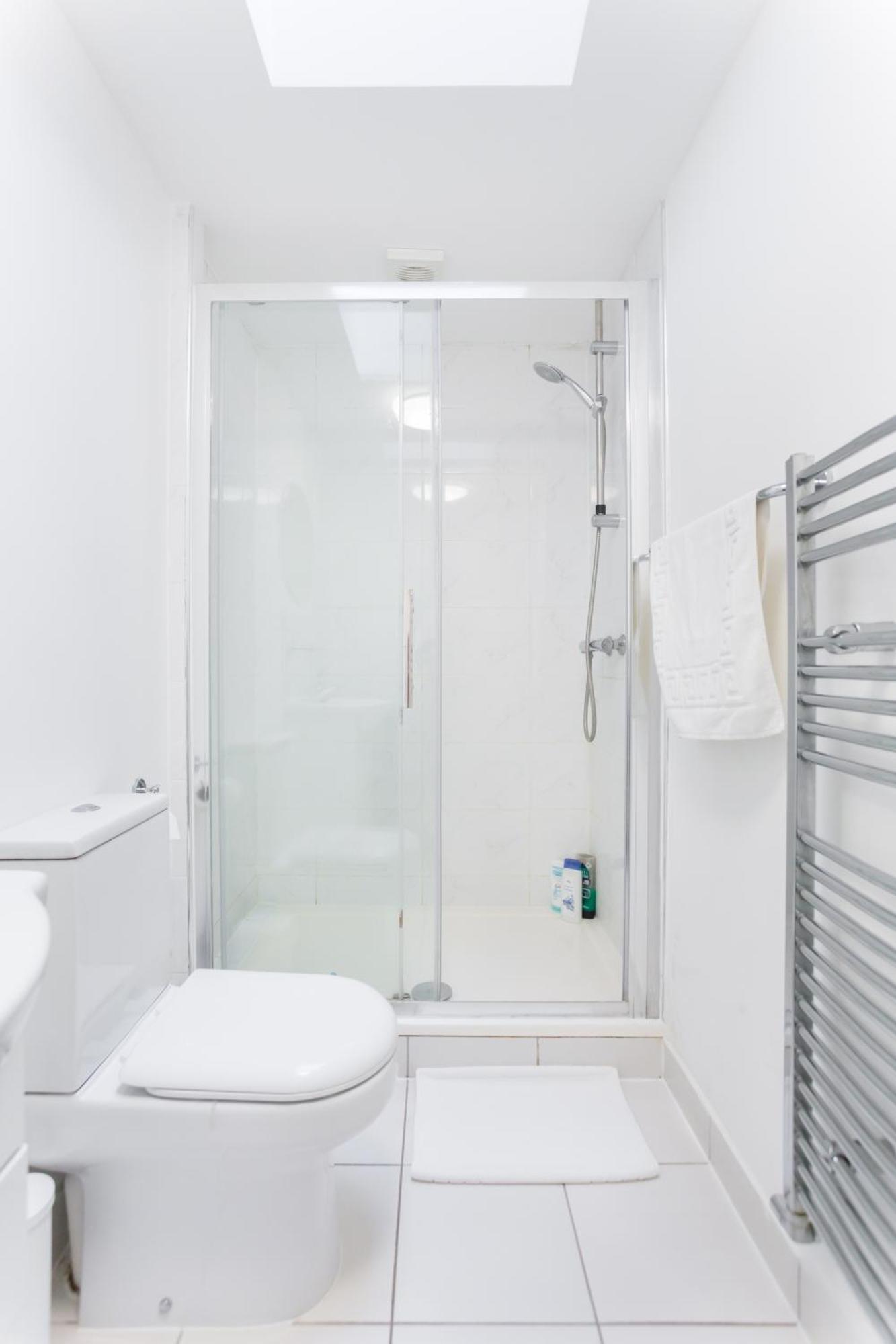 Wood Green Budget Rooms - Next To Mall & Metro Station - 10 Min To City Center Londyn Zewnętrze zdjęcie