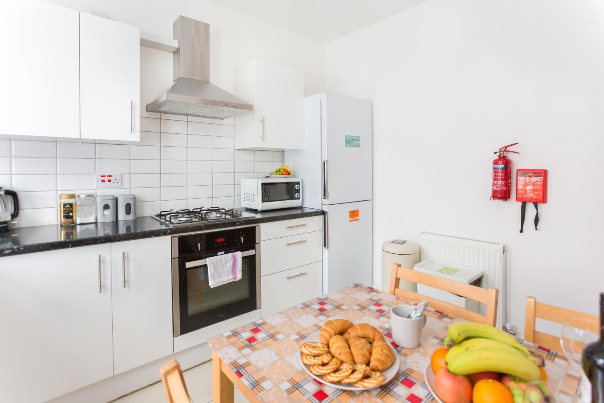 Wood Green Budget Rooms - Next To Mall & Metro Station - 10 Min To City Center Londyn Zewnętrze zdjęcie