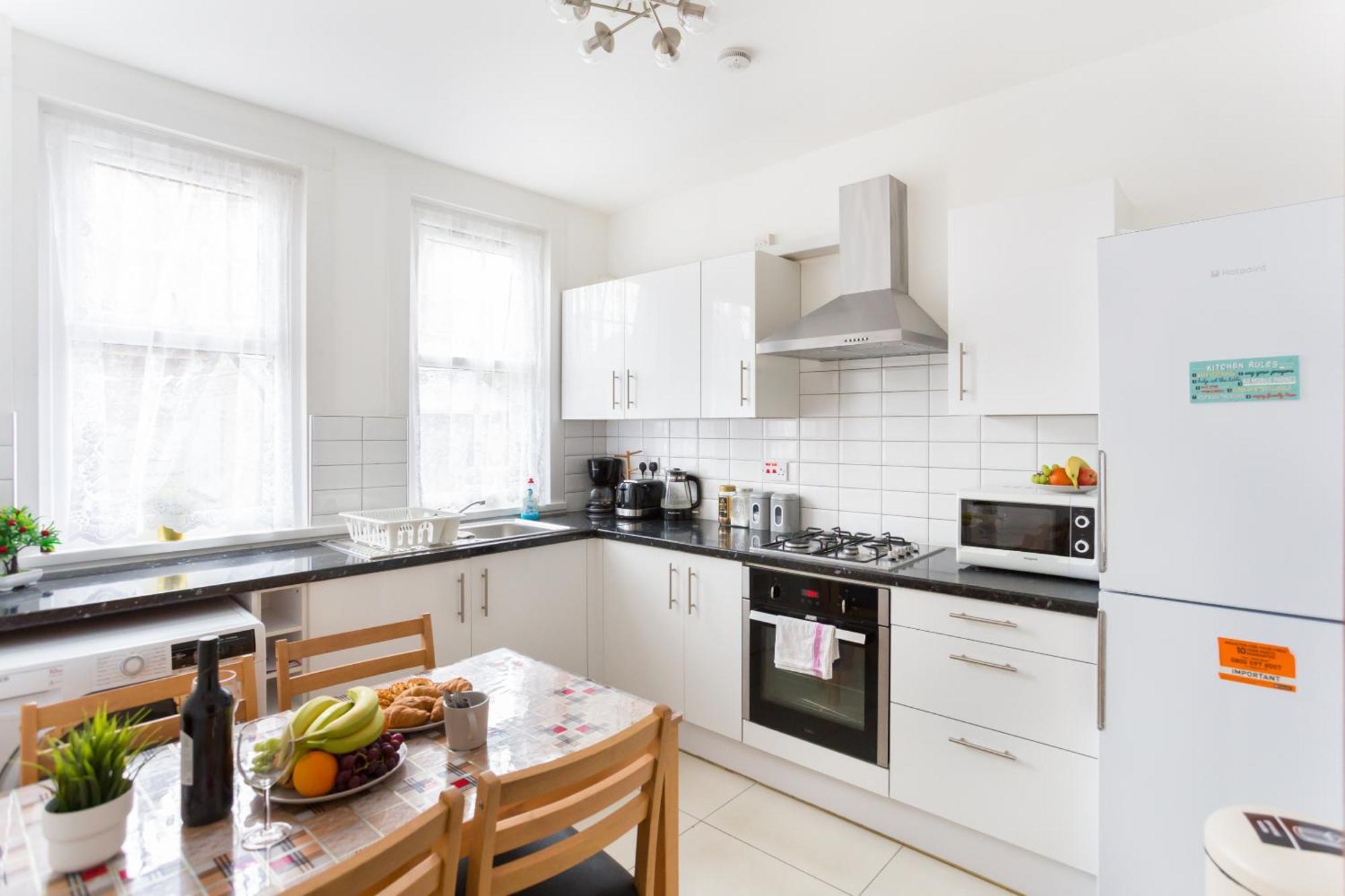 Wood Green Budget Rooms - Next To Mall & Metro Station - 10 Min To City Center Londyn Zewnętrze zdjęcie