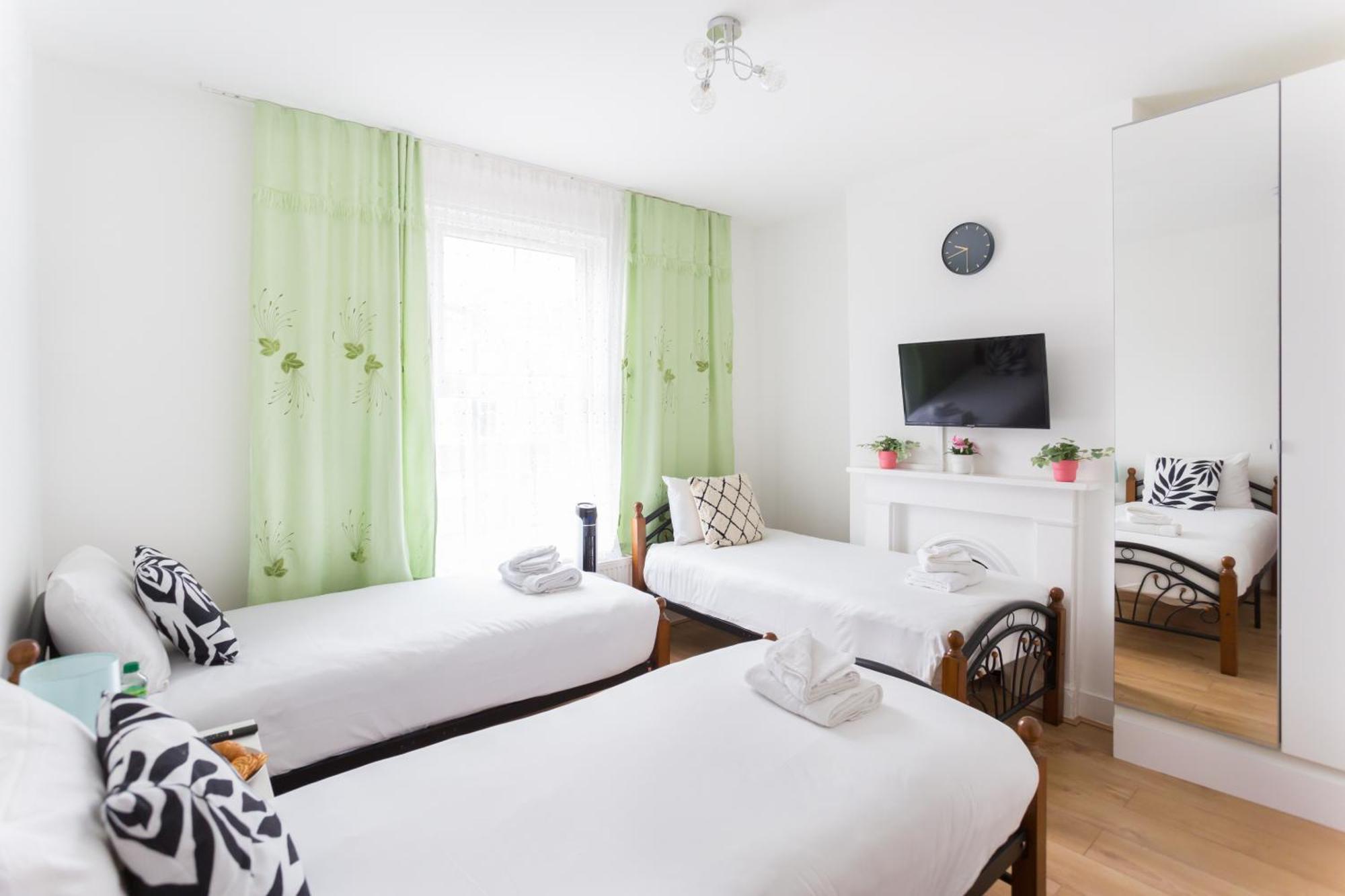 Wood Green Budget Rooms - Next To Mall & Metro Station - 10 Min To City Center Londyn Zewnętrze zdjęcie
