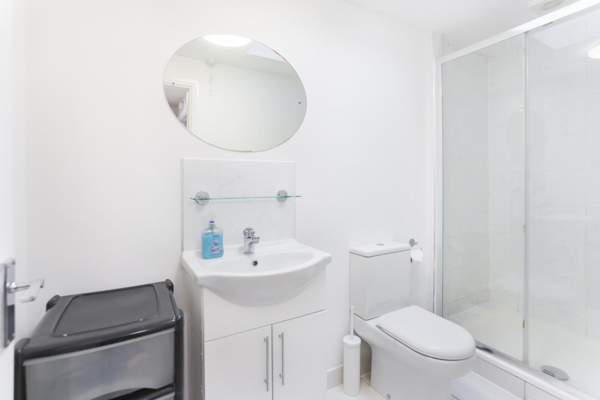 Wood Green Budget Rooms - Next To Mall & Metro Station - 10 Min To City Center Londyn Zewnętrze zdjęcie