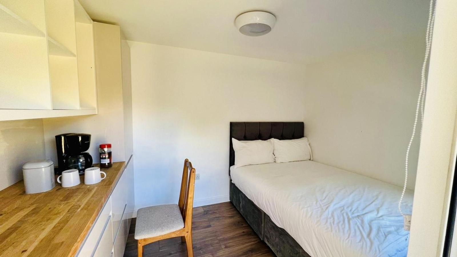 Wood Green Budget Rooms - Next To Mall & Metro Station - 10 Min To City Center Londyn Zewnętrze zdjęcie